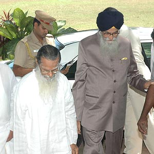 Perasiriyar with Tamilnadu Governor Shri Surjit Singh Barnala